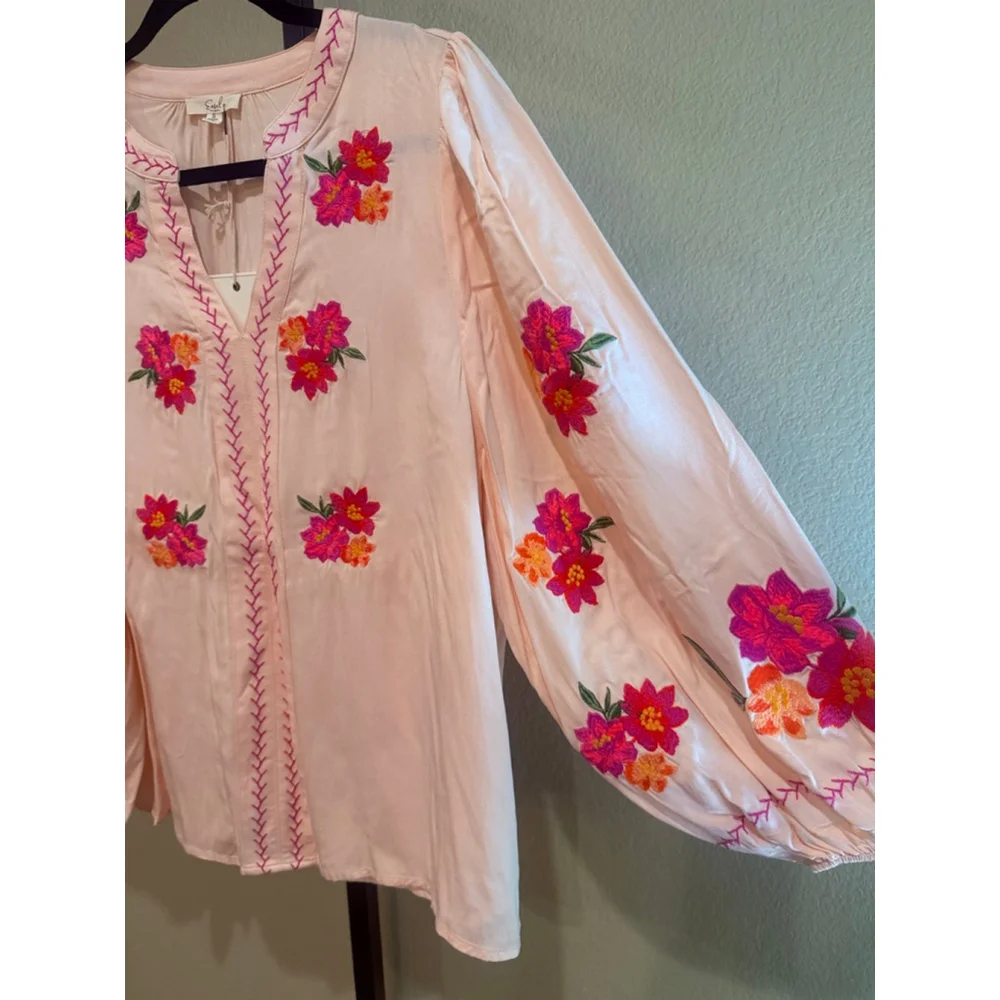 Easel Floral Embroidered Long Sleeve Top in Blush Size S - Picture 5 of 7